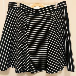 EUC 3x skater skirt with pockets